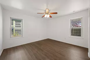 1400 Summit Cir, Taylor, TX 76574 - Photo 17