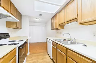 8502 Lyndon Ln, Austin, TX 78729 - Photo 11