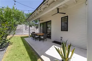 2002 E 9th St, Austin, TX 78702 - Photo 19