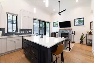 2002 E 9th St, Austin, TX 78702 - Photo 13