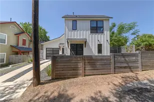 2002 E 9th St, Austin, TX 78702 - Photo 1
