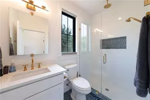 2002 E 9th St, Austin, TX 78702 - Photo 17