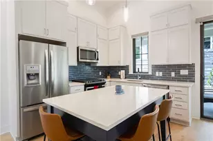2002 E 9th St, Austin, TX 78702 - Photo 9