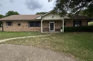 636 E Kempner St, Mabank, TX 75147 - Photo 3