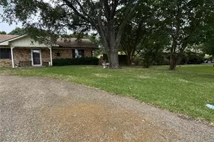 636 E Kempner St, Mabank, TX 75147 - Photo 5