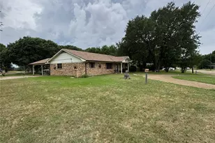 636 E Kempner St, Mabank, TX 75147 - Photo 7