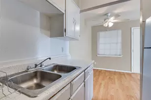 307 E 31st St, Austin, TX 78705 - Photo 15