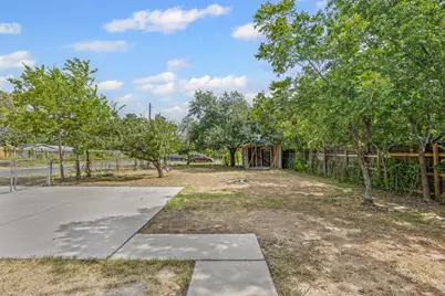300 Blackson Avenue, Austin, TX 78752 - Photo 29