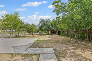 300 Blackson Ave, Austin, TX 78752 - Photo 29