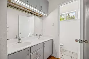 300 Blackson Ave, Austin, TX 78752 - Photo 23