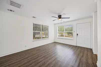 300 Blackson Avenue, Austin, TX 78752 - Photo 7