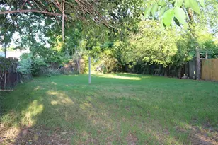 1115 Ebert Ave, Austin, TX 78721 - Photo 3