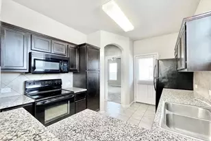 417 Katmai Cir, Pflugerville, TX 78660 - Photo 11