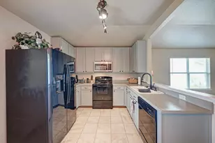305 Creek Ledge Dr, Hutto, TX 78634 - Photo 13