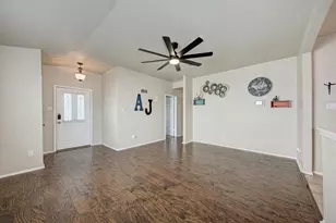 305 Creek Ledge Dr, Hutto, TX 78634 - Photo 9