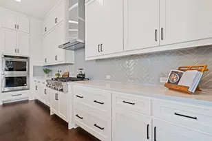 924 Bristol Crk Bnd, Lakeway, TX 78738 - Photo 11