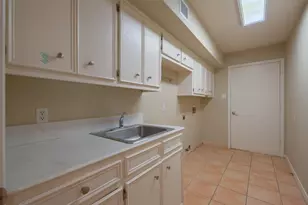 10907 Legends Ln, Austin, TX 78747 - Photo 15