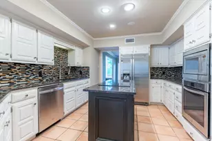 10907 Legends Ln, Austin, TX 78747 - Photo 11