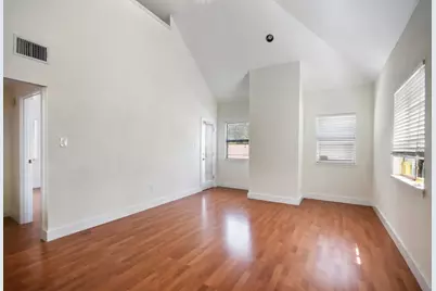 706 W 22nd Street #306, Austin, TX 78705 - Photo 11