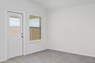 124 McNamara Ct, Jarrell, TX 76537 - Photo 9