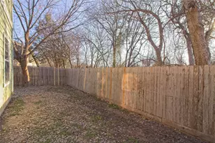 1102 E 3rd St, Georgetown, TX 78626 - Photo 29