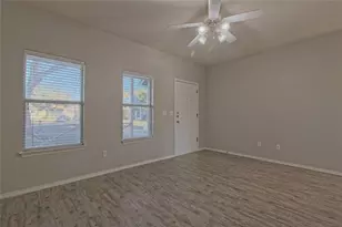 1102 E 3rd St, Georgetown, TX 78626 - Photo 7