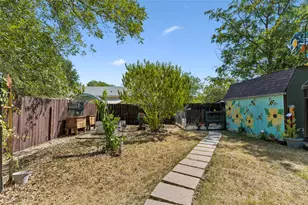 734 Neches St, Lockhart, TX 78644 - Photo 21