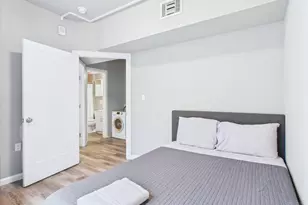 911 W 22nd St, Austin, TX 78705 - Photo 9