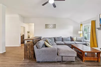 1014 Rocky Creek Drive, Pflugerville, TX 78660 - Photo 9