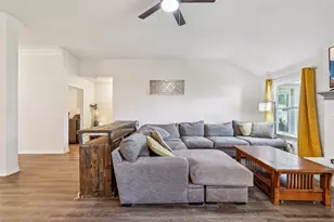 1014 Rocky Creek Dr, Pflugerville, TX 78660 - Photo 9