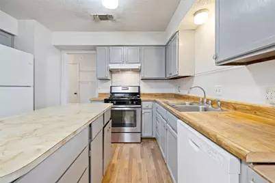 2303 Carolyn Drive, Taylor, TX 76574 - Photo 15