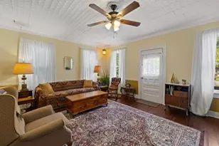 807 Cecelia St, Taylor, TX 76574 - Photo 5