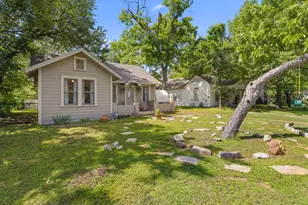 807 Cecelia St, Taylor, TX 76574 - Photo 3