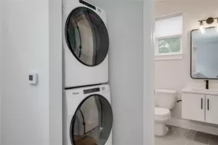 1406 E 2nd St, Austin, TX 78702 - Photo 15