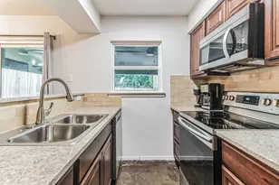 1501 Rockdale Cir, Austin, TX 78704 - Photo 15