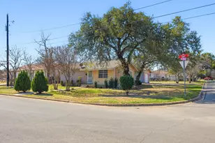 202 Forest St, Georgetown, TX 78626 - Photo 35