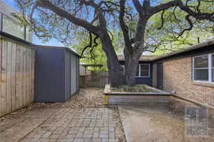 2416 S 5th St, Austin, TX 78704 - Photo 23
