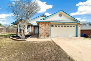 1727 Foxfire Dr, Round Rock, TX 78681 - Photo 1