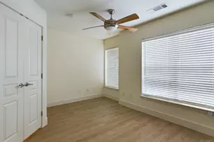 711 W 32nd St, Austin, TX 78705 - Photo 31