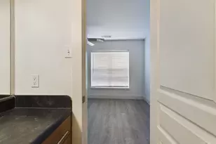 711 W 32nd St, Austin, TX 78705 - Photo 29