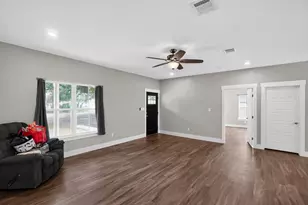 403 Lynch St, Smithville, TX 78957 - Photo 5