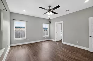 403 Lynch St, Smithville, TX 78957 - Photo 15