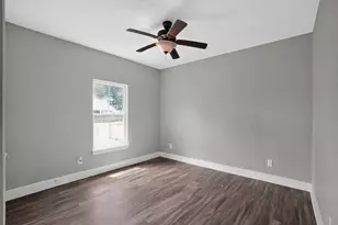 403 Lynch St, Smithville, TX 78957 - Photo 19