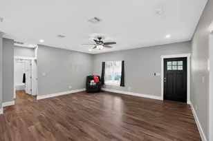 403 Lynch St, Smithville, TX 78957 - Photo 9