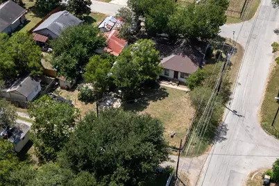 301 Holly Avenue, Luling, TX 78648 - Photo 5