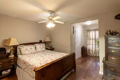 301 Holly Avenue, Luling, TX 78648 - Photo 9