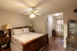 301 Holly Ave, Luling, TX 78648 - Photo 9