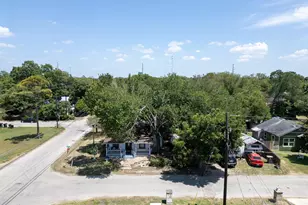 301 Holly Ave, Luling, TX 78648 - Photo 3