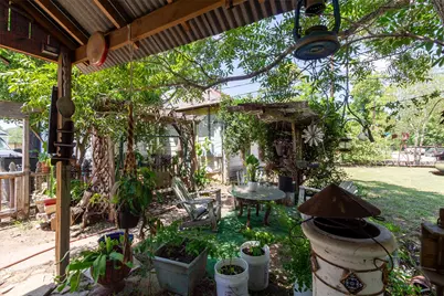 301 Holly Avenue, Luling, TX 78648 - Photo 17