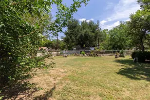 301 Holly Ave, Luling, TX 78648 - Photo 11